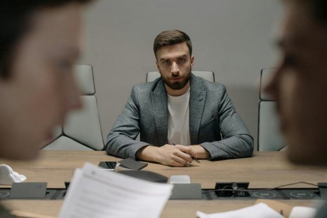 Insubordination au travail : identifier, comprendre et agir efficacement Insubordination au travail : identifier, comprendre et agir efficacement