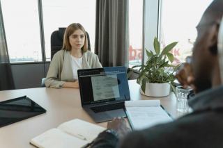 Former ou licencier un salarie incompetent : la décision RH éclairée