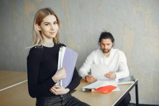 Avance sur salaire : droits, limites et procédure de remboursement