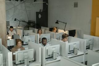 Bruit au travail : impact sur la productivité et solutions pour l'entreprise