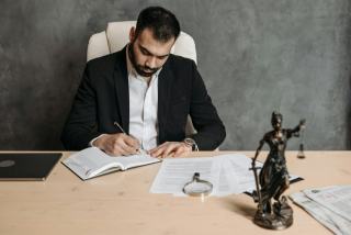 Veille sociale RH : suivre le droit du travail et la jurisprudence